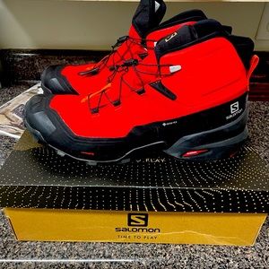 Salomon Men’s hiking boots black and red size 13